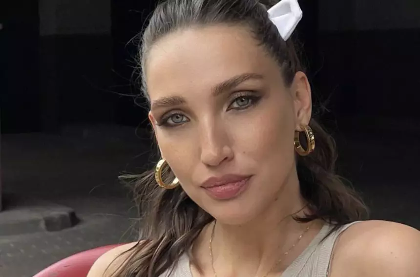 Вдова Алексея Янина впервые после похорон вышла на сцену и посвятила мужу песню