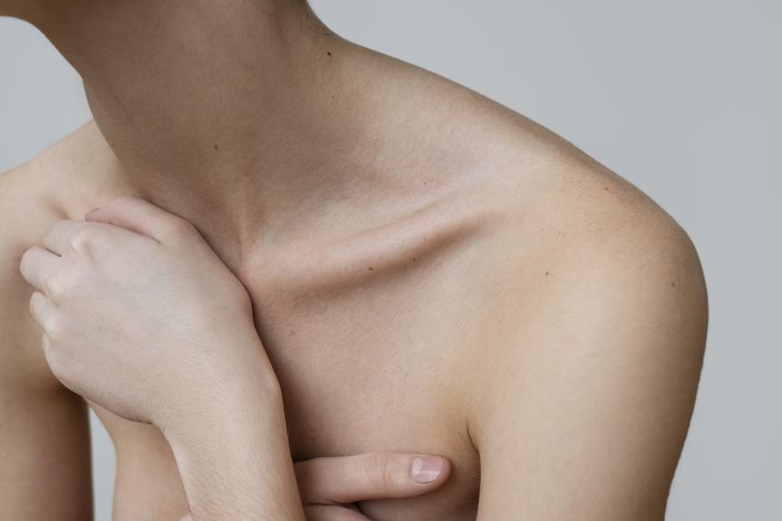 «В самолете взорвутся»: пластический хирург Гамалея о мифах про пластику груди