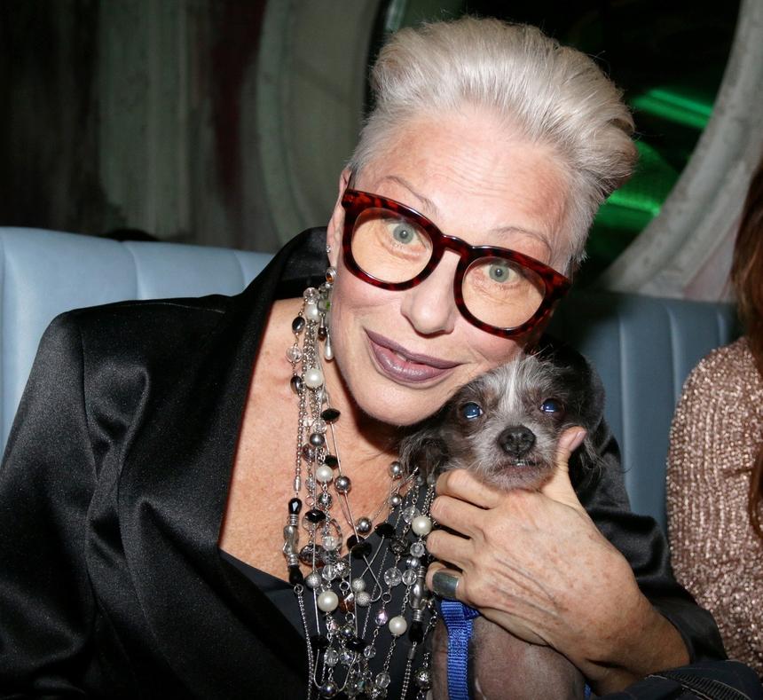 70-летняя Понаровская отреагировала на предложение ведущих сделать общее селфи