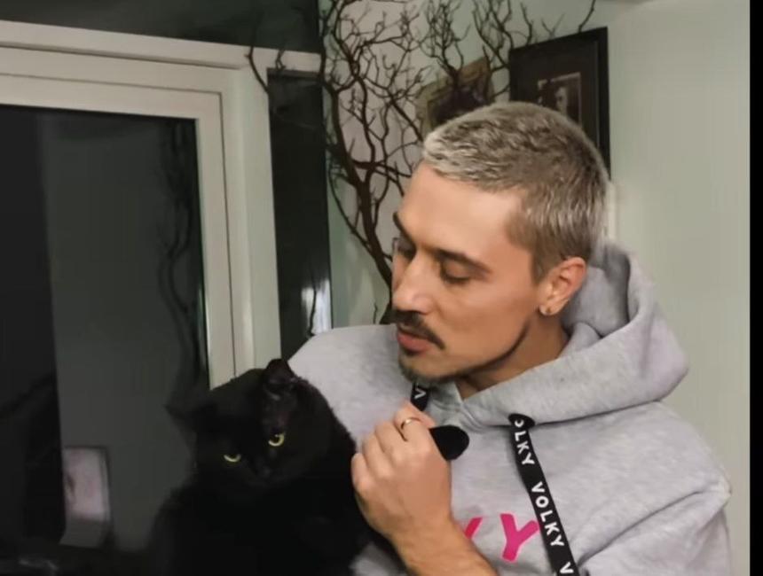 Лежал в элитных клиниках, питался крабами и креветками: у Димы Билана умер член семьи