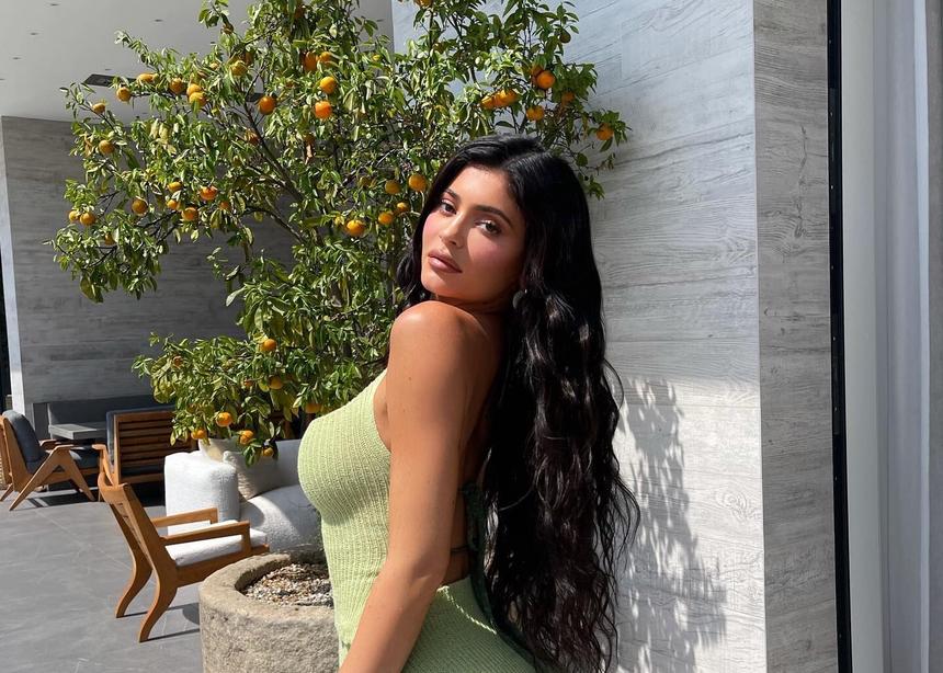 «Всего лишь развлекалась»: Кайли Дженнер объяснила, зачем сделала пластическую операцию в 19 лет