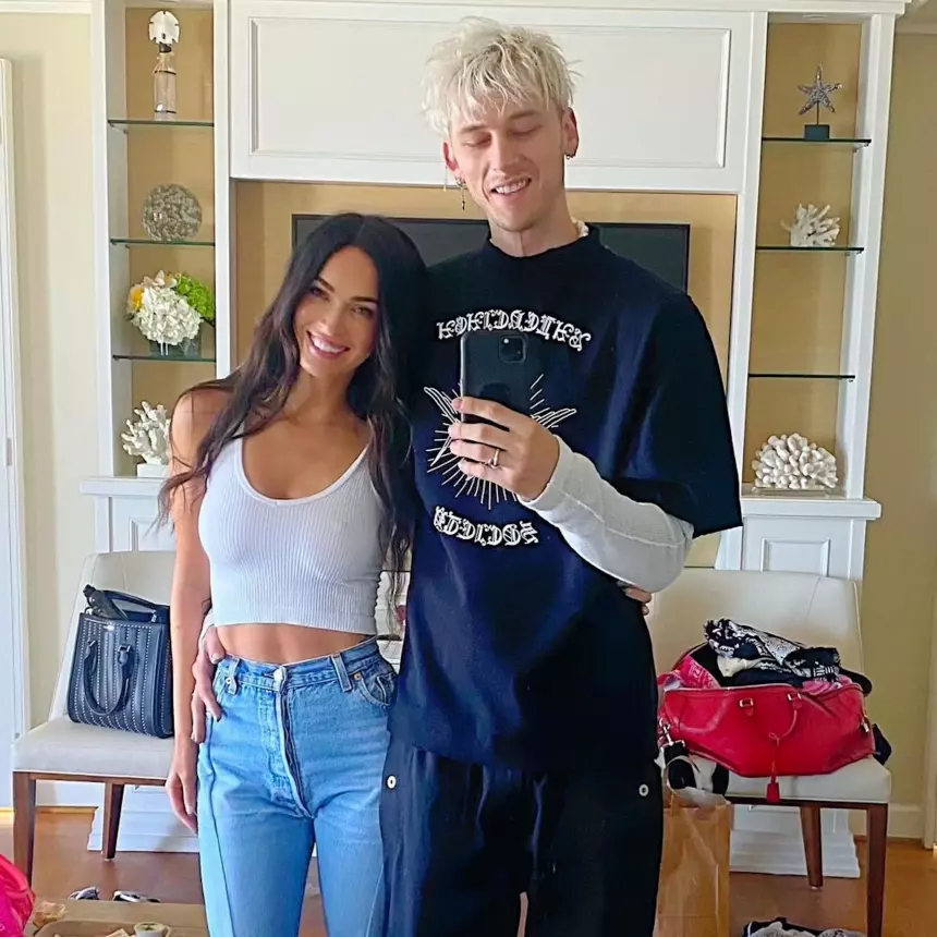 «Все зашло в тупик»: знакомый Меган Фокс и Machine Gun Kelly заявил, что пара вновь отложила свадьбу