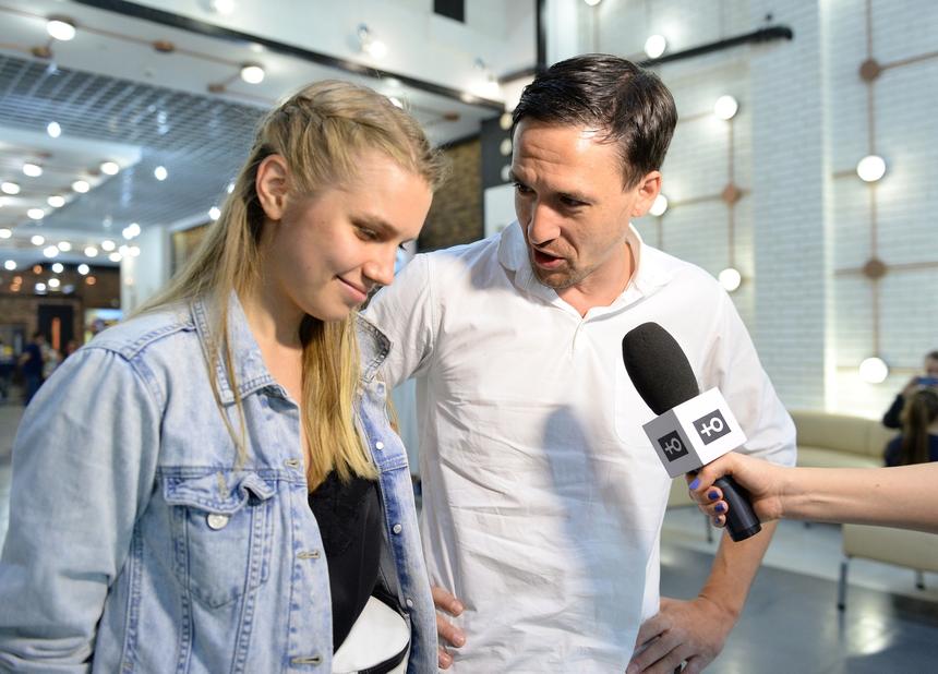 Артур Смольянинов* уже год поет в переходах в Латвии