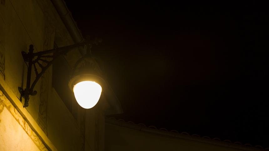 Неизвестные с электрошокером преследовали детей и попали на видео