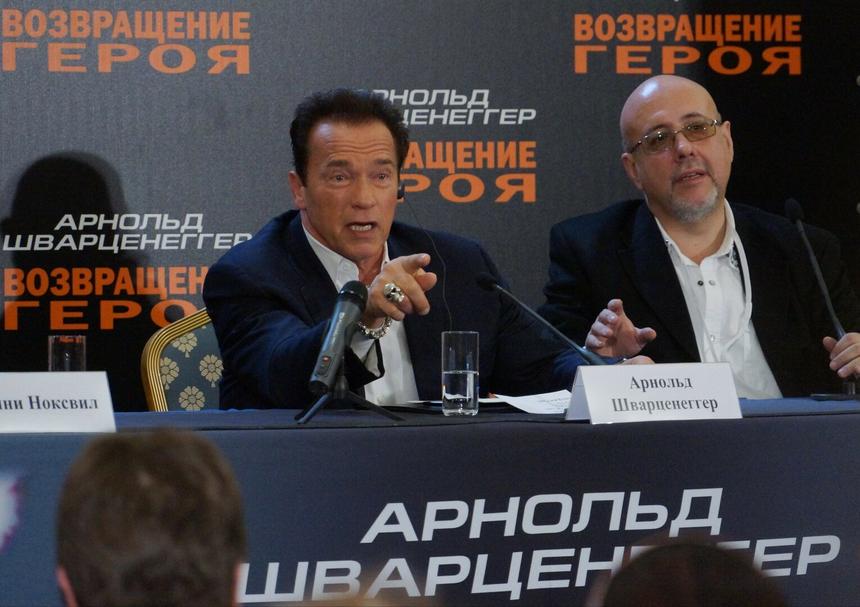 Девушка, попавшая под колеса машины Шварценеггера, подала на актера в суд