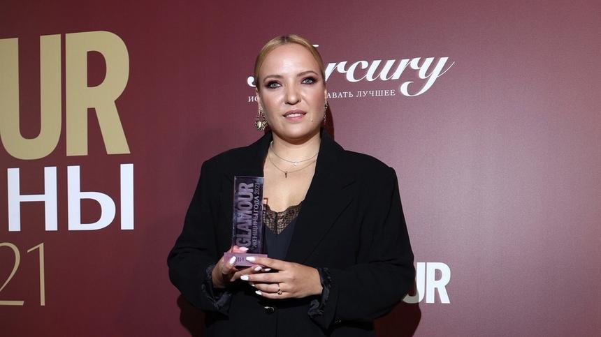 Ютилась в коммуналке, страдает от неизлечимой болезни: как живет Ирина Мягкова за кулисами «Женского стендапа»