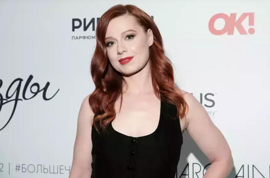 SHOT: Юлия Савичева задолжала пенсионному фонду семь тысяч рублей