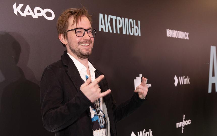 Не скупится на отдых: сколько Александр Петров тратит за ночь с молодой женой