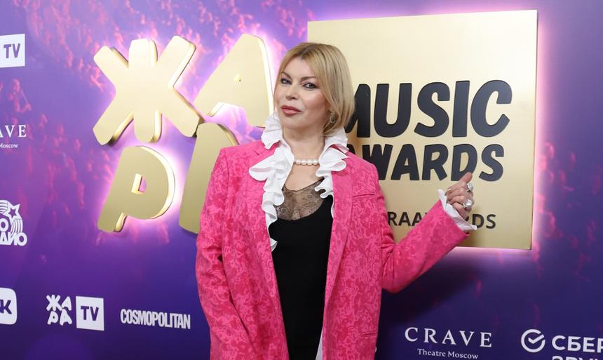 «Дико боялась приближения соседних машин»: Лада Дэнс рассказала о фобии после аварии