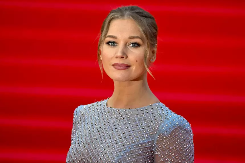 Подельник и краш: Кристина Асмус призналась в любви Олегу Меньшикову