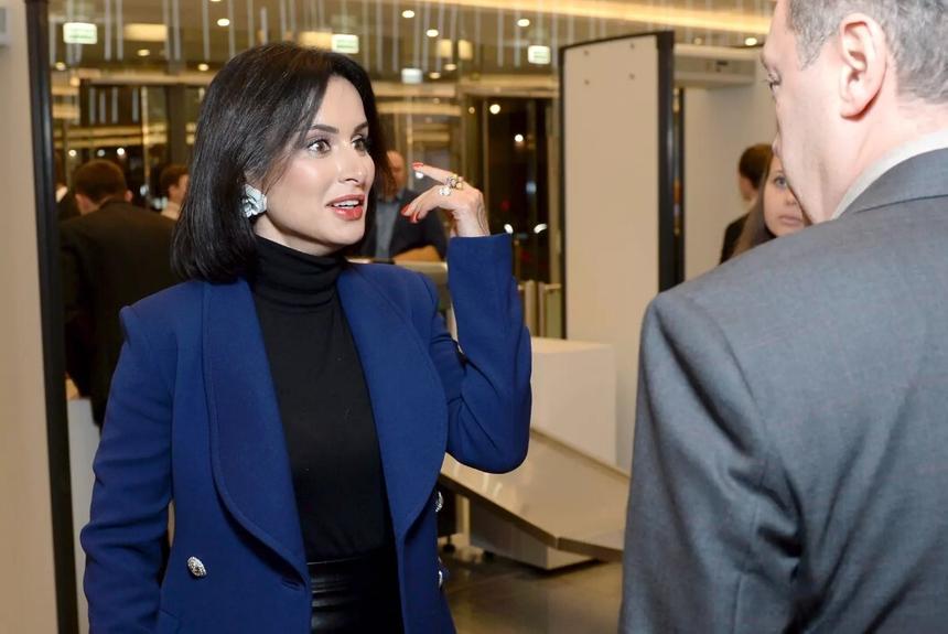 Телеведущая Тина Канделаки сообщила о рождении третьего ребенка