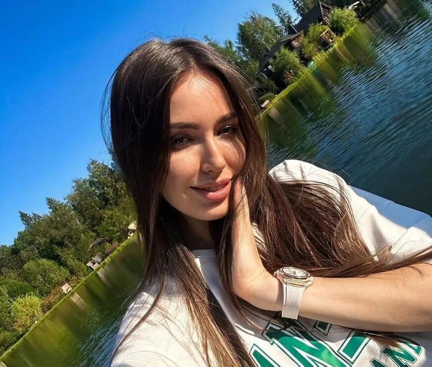 «Тебе не с кем делить постель»: Анастасия Костенко намекнула на одиночество Ольги Бузовой