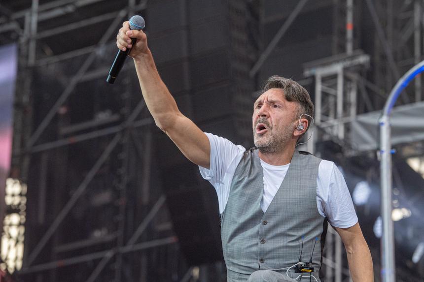 «Я живу в России»: куда пропал лидер группы «Ленинград» Сергей Шнуров