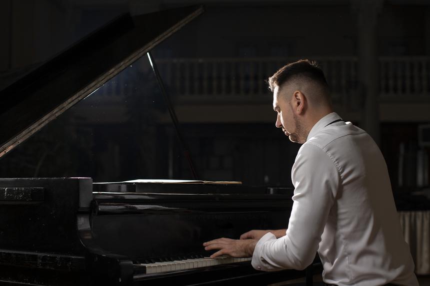 108 эпизодов насильственных действий: учителя музыки заподозрили в педофилии