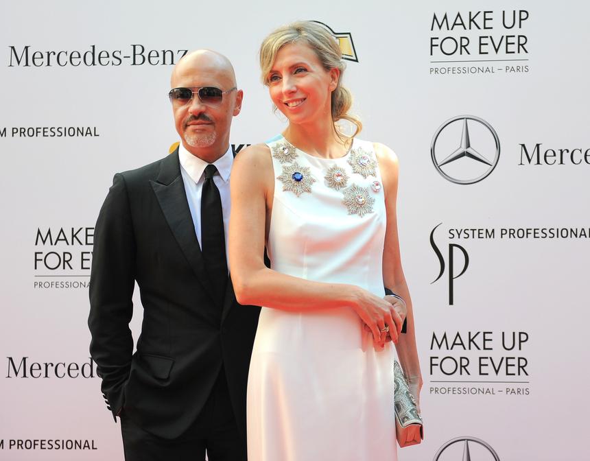 Язык тела предательски выдает: известно, с какой женой Бондарчук чувствует себя счастливее