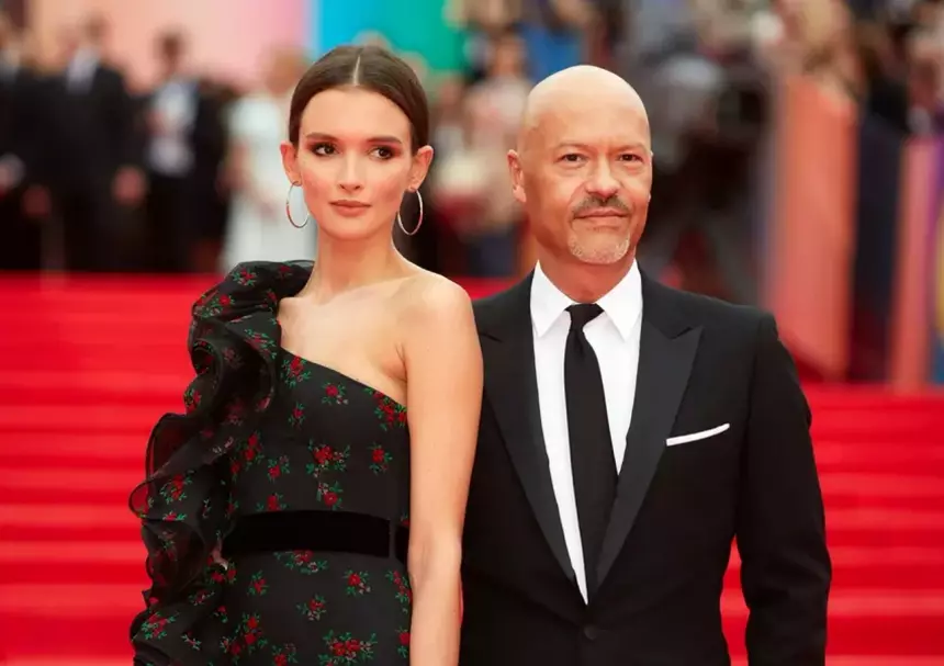 Язык тела предательски выдает: известно, с какой женой Бондарчук чувствует себя счастливее