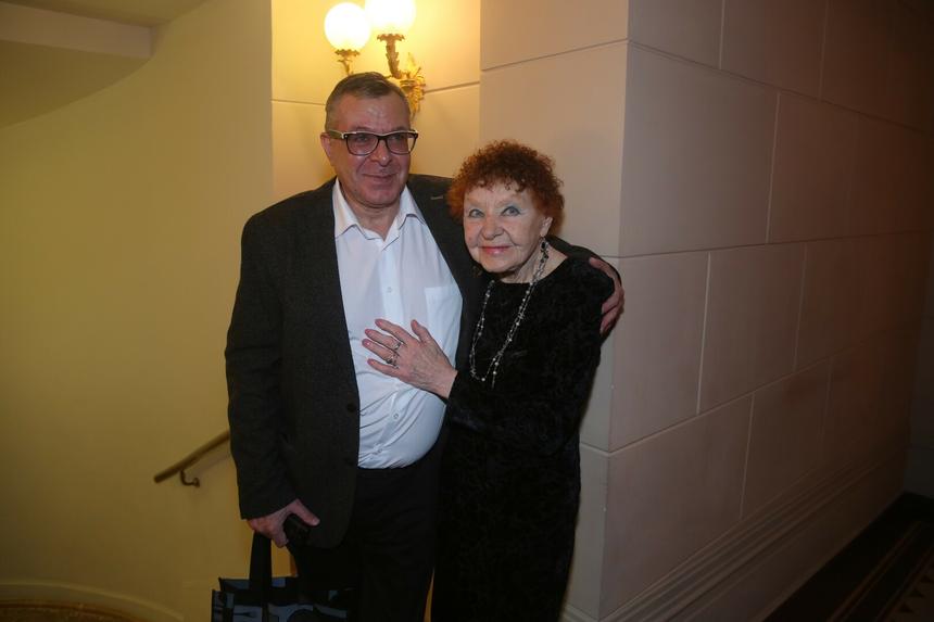 Могилу актрисы Нины Ургант на Комаровском кладбище залили бетоном