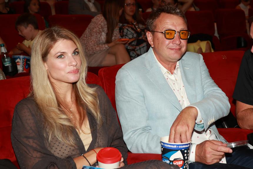 49-летний актер Марат Башаров сообщил, что ему тяжело сталкиваться с горем