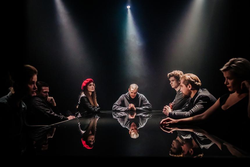 Матвеев и Старшенбаум снялись в фильме «Триггер», где немало постельных сцен