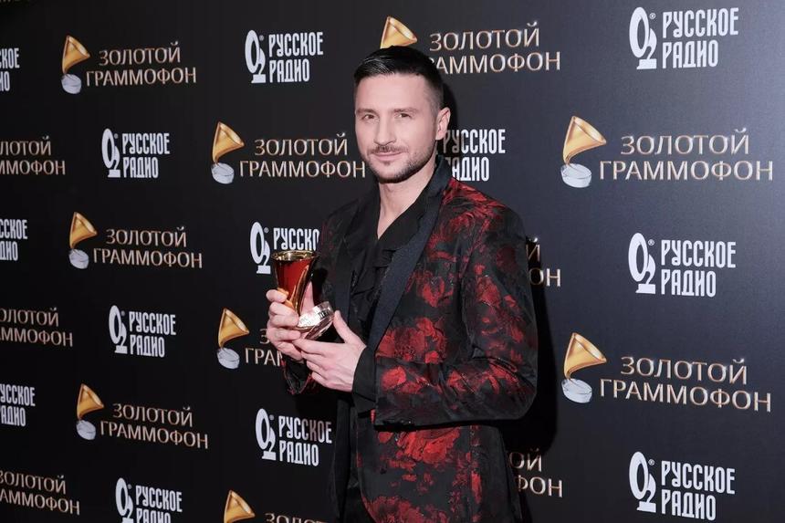 Сергей Лазарев ликвидирует убыточный бизнес по производству тортов для собак