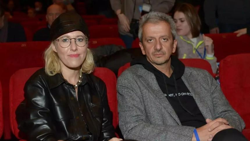 «Пусть селит, дом большой»: Ксения Собчак одобрила красивых женщин Константина Богомолова