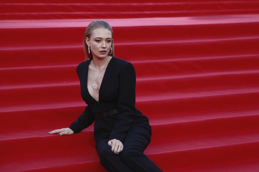 Похудевшая еще больше Акиньшина появилась без Козловского на презентации СТС