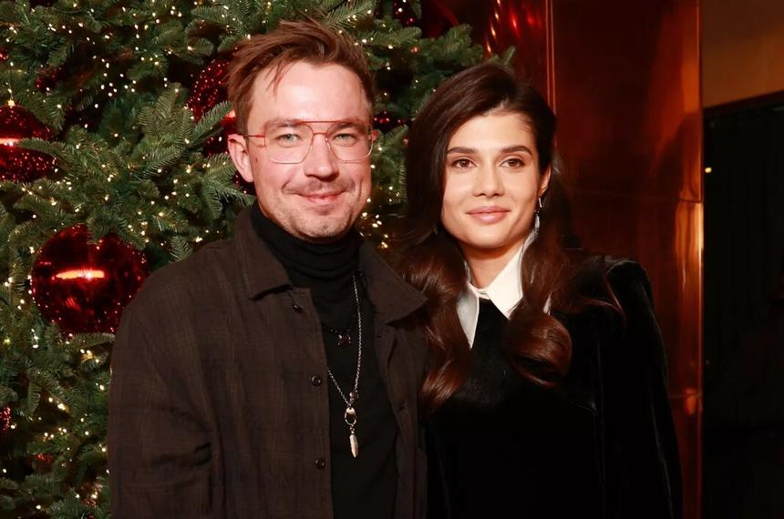 Александр Петров привез молодую жену к матери в родной Переславль-Залесский