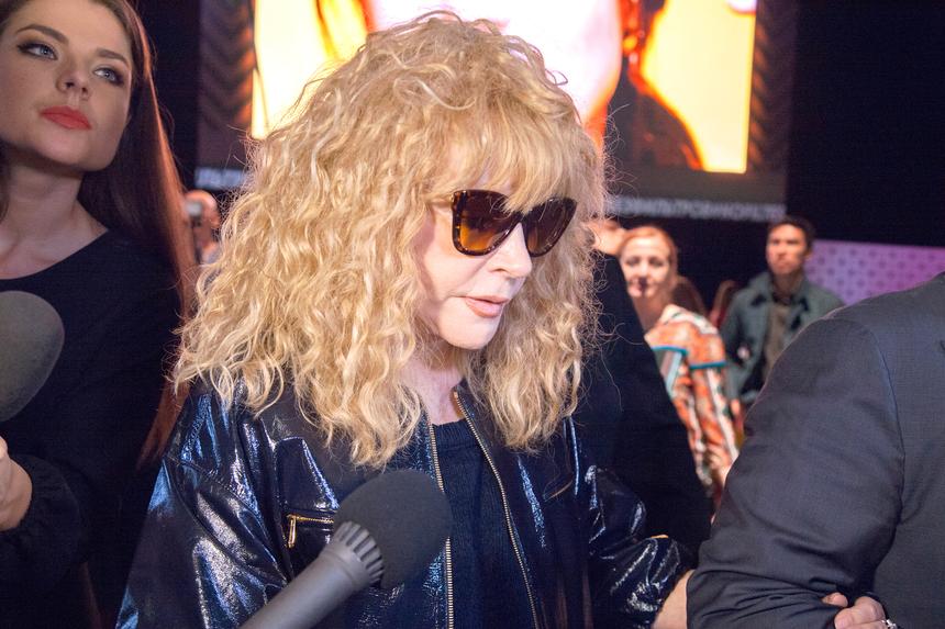 Хирург Вдовин назвал российских звезд, которым пластика пошла на пользу