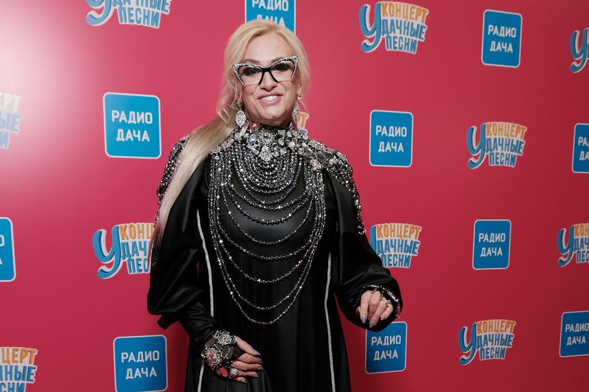 Певица Наталия Гулькина бесплатно раздает свои шубы подругам