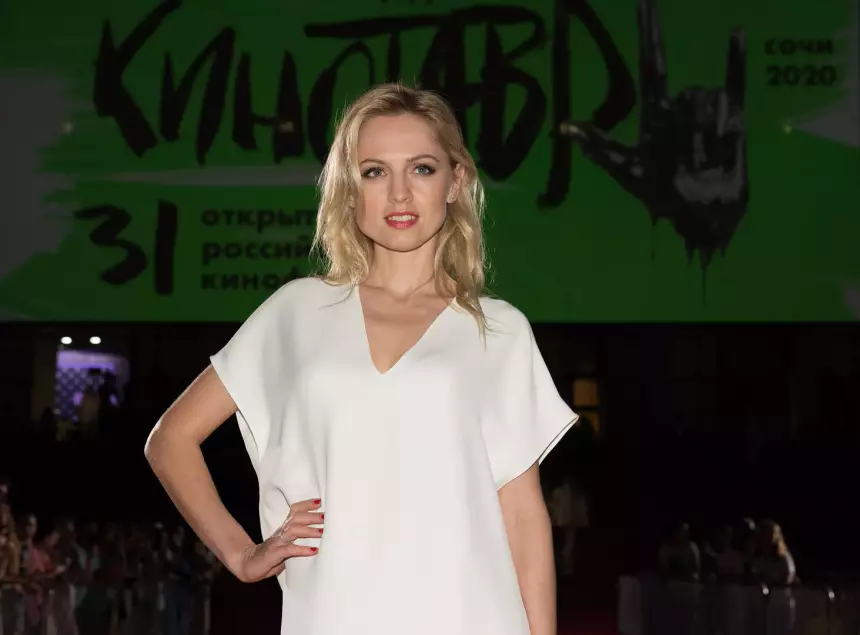 Актриса Янина Студилина впервые после развода вышла в свет с новым возлюбленным