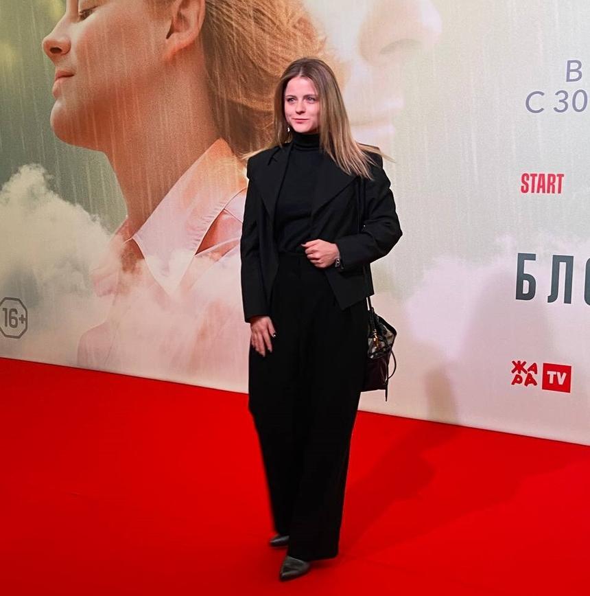 Актриса Ксения Суркова рассказала, как Вера Глаголева хотела побрить ее налысо