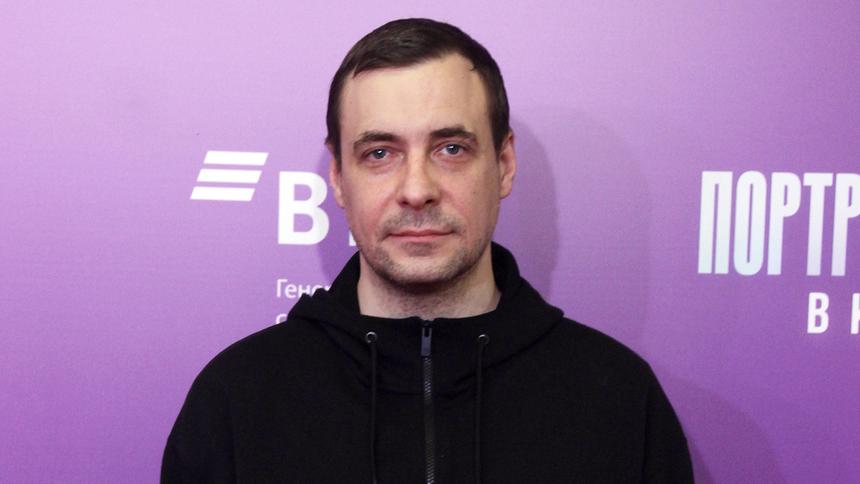 Вылитая Леонова: Евгений Цыганов вышел в свет с 18-летней дочкой от первого брака