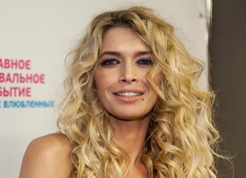 «Презирает»: Вера Брежнева оборвала все связи с вернувшейся на российскую сцену Ани Лорак