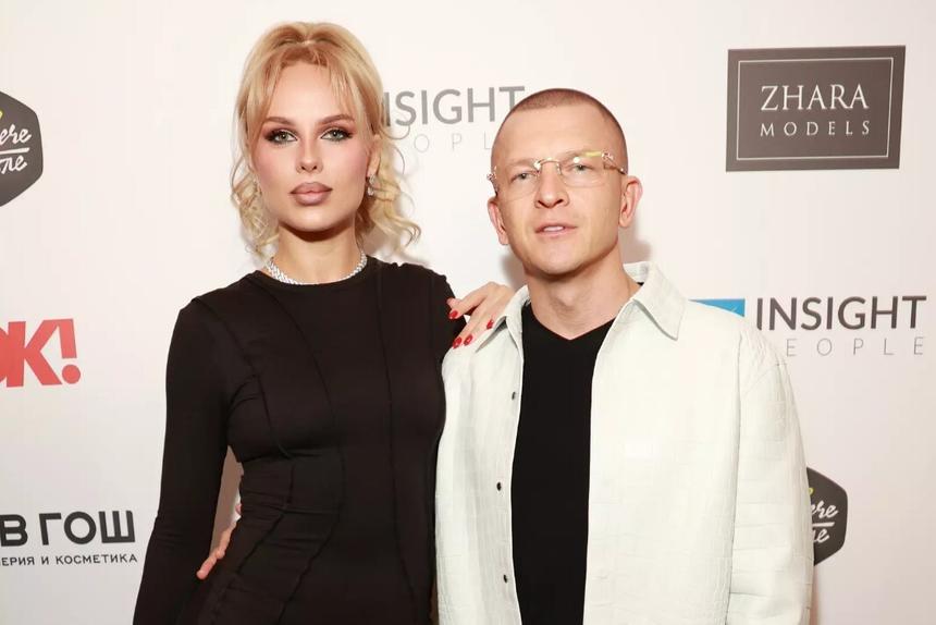 «По политическим причинам»: Ханна объяснила, почему рожала второго ребенка не в России