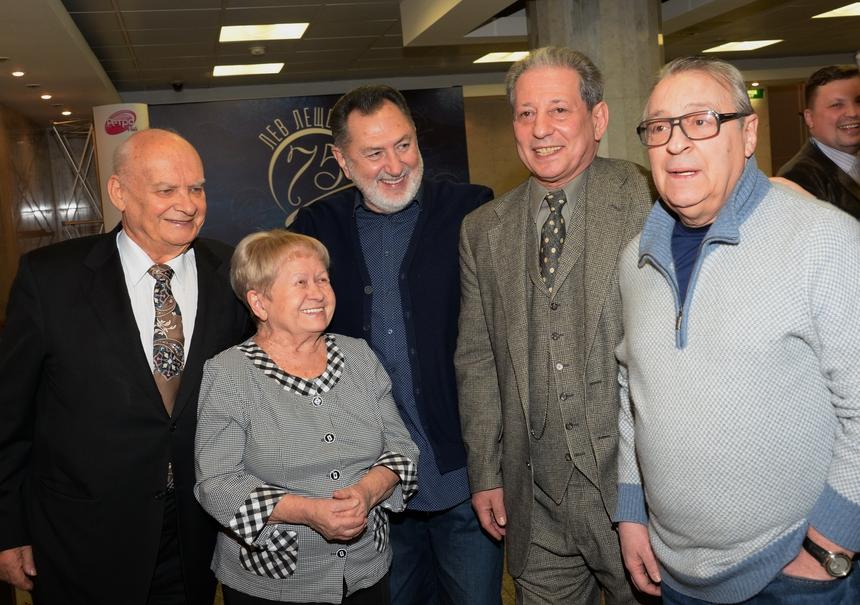 «Ничего страшного не случилось»: певец Юлиан раскрыл причину госпитализации Пахмутовой