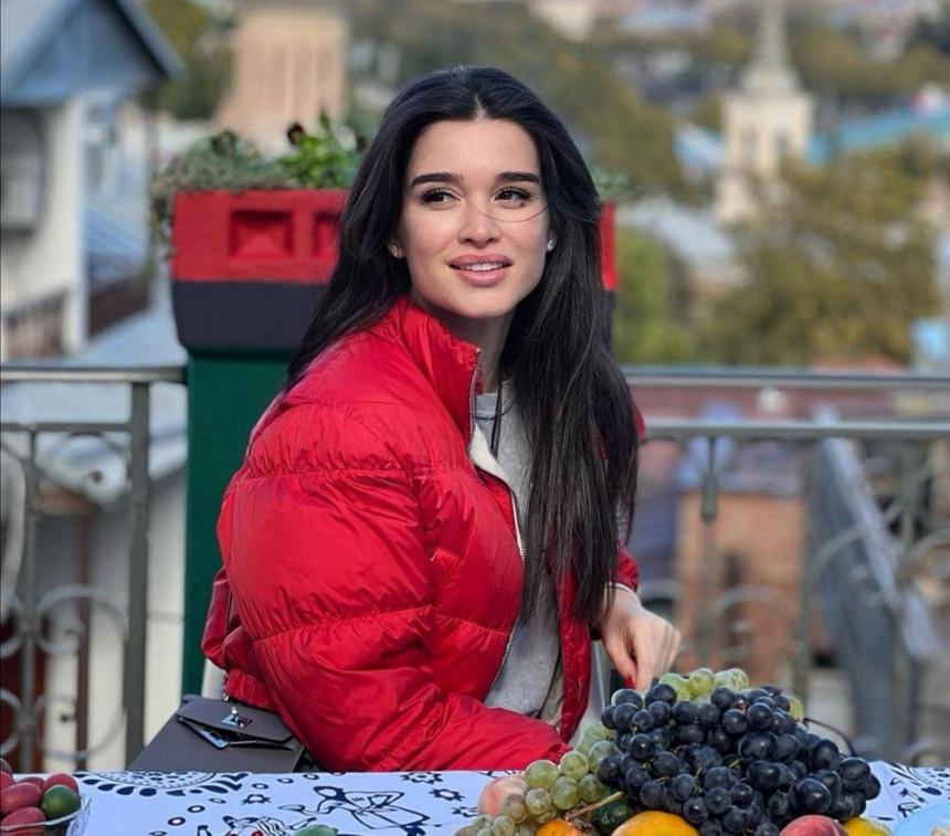 Экс-избранник телеведущей Ксении Бородиной вышел в свет с беременной возлюбленной