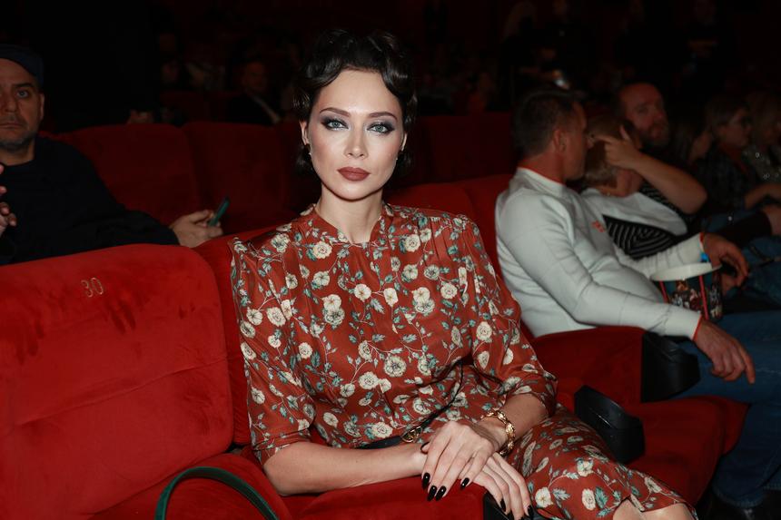 «Я запрещаю вам меня снимать»: Самбурская устроила скандал на светской премьере