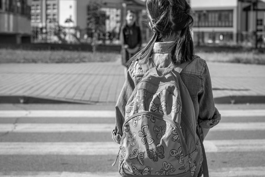 Брянская школьница за 10 минут до расстрела попала на камеры видеонаблюдения