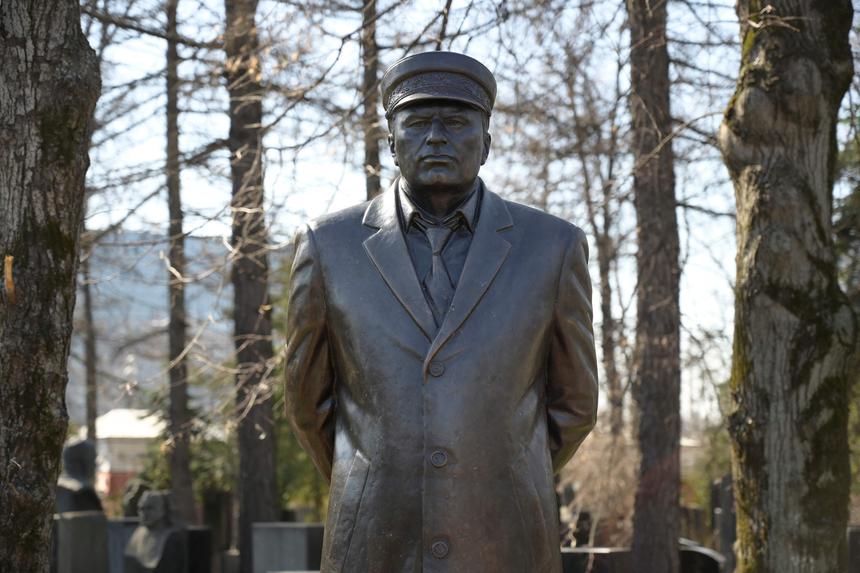 Дети могли получить всего 20% от наследства: раскрыты детали завещания Жириновского