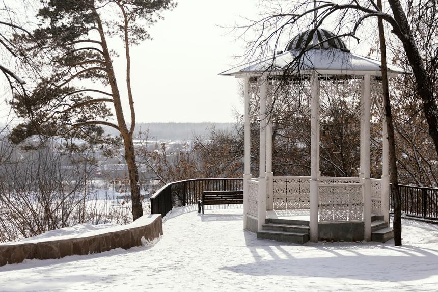 В Череповце школьник примерз к железному памятнику языком
