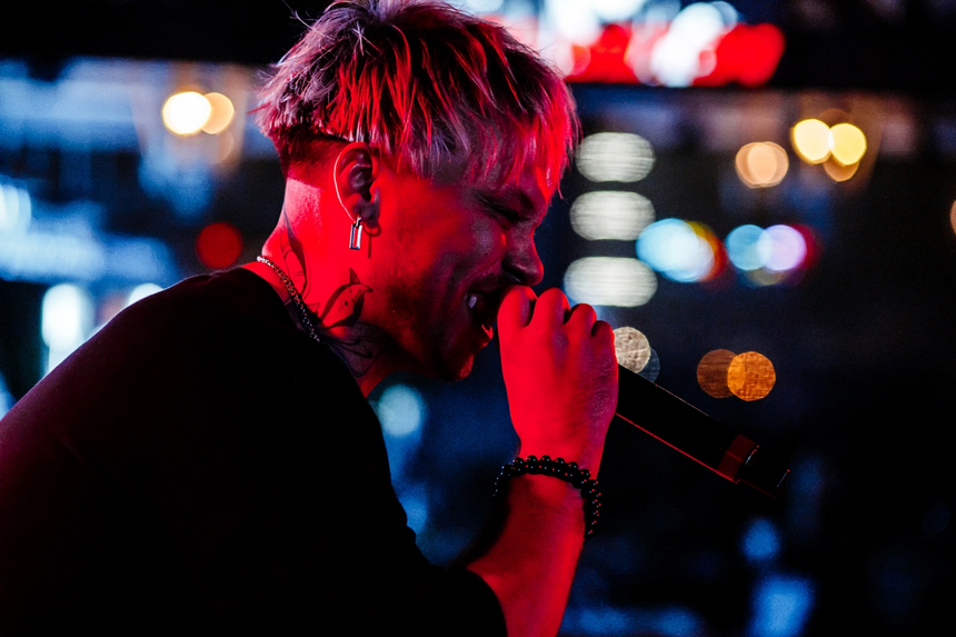 «Попали в самое сердце слушателей»: автор суперхита «Ода нашей любви» объяснил успех композиции