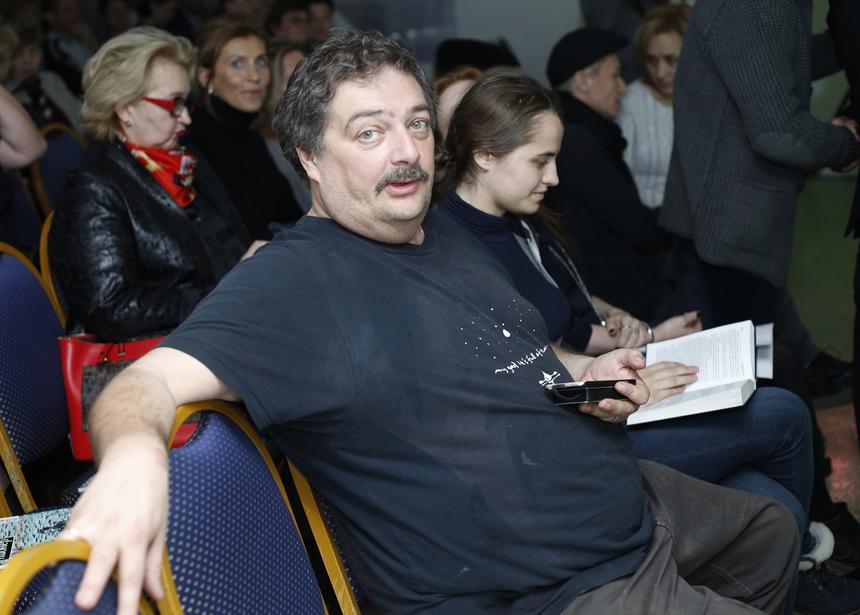 Общественники хотят отобрать недвижимость у писателя Дмитрия Быкова*