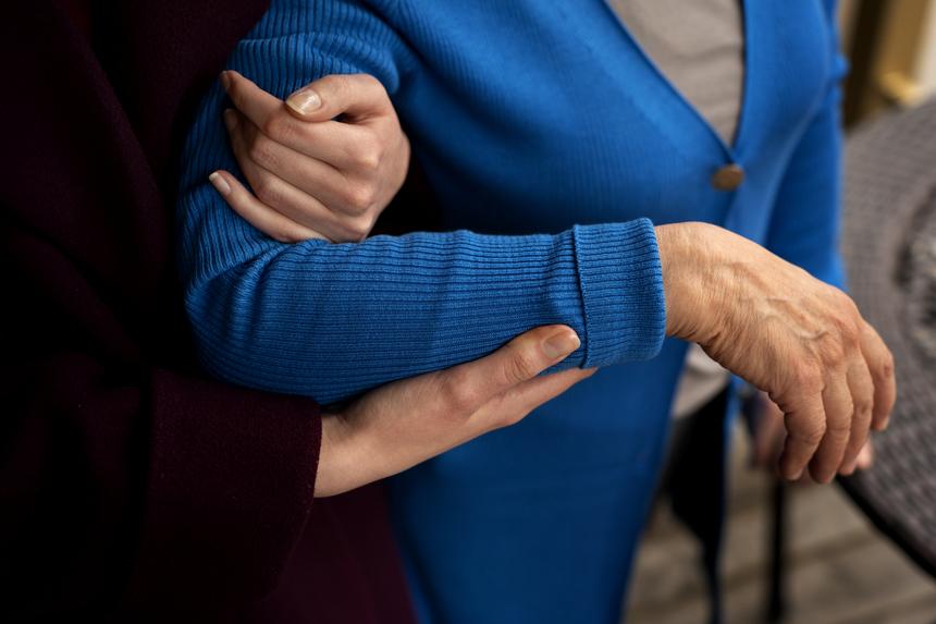 77-летняя звезда «Афони» Нина Маслова получила травму после падения на улице