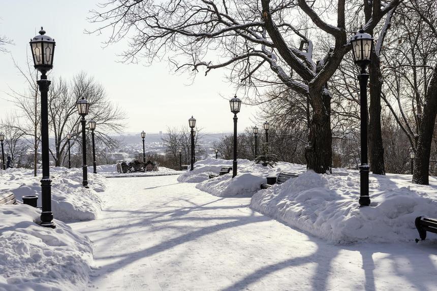 Популярный блогер назвала уборку снега «хорошей кардионагрузкой» для подростков