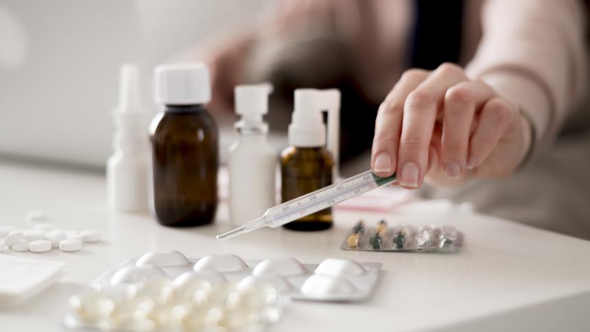 Российские звезды массово слегли с простудой после новогодних концертов