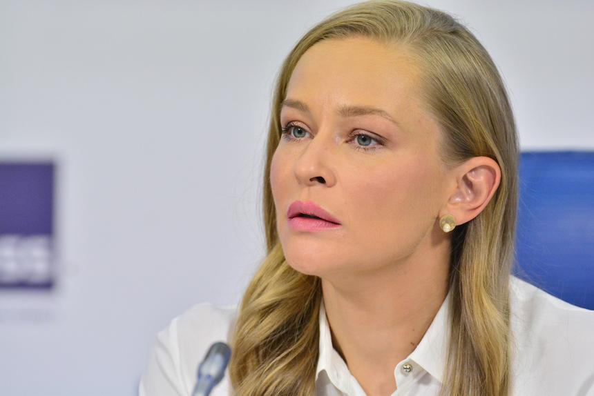 Юлия Пересильд рассказала о реакции на поцелуй ее дочери в «Слове пацана»