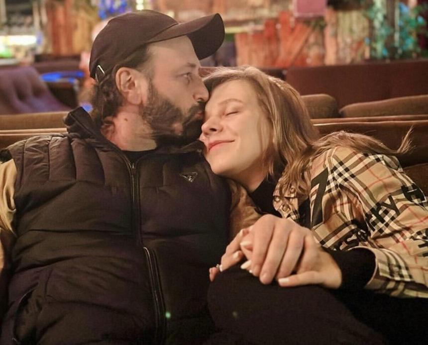 «Как ее можно не любить?»: мать Ильи Авербуха высказалась о его жене Елизавете Арзамасовой