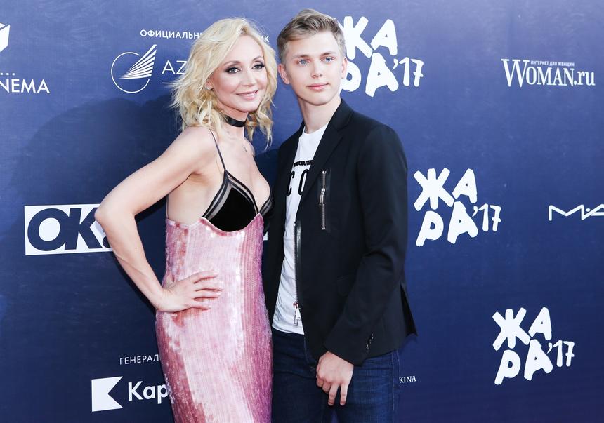 Кристина Орбакайте вывела в свет сына Дени, скрывавшегося от публики два года