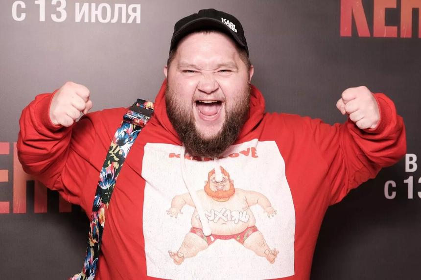 Мать умершего танцора Дмитрия Красилова вылетела в Москву за телом сына