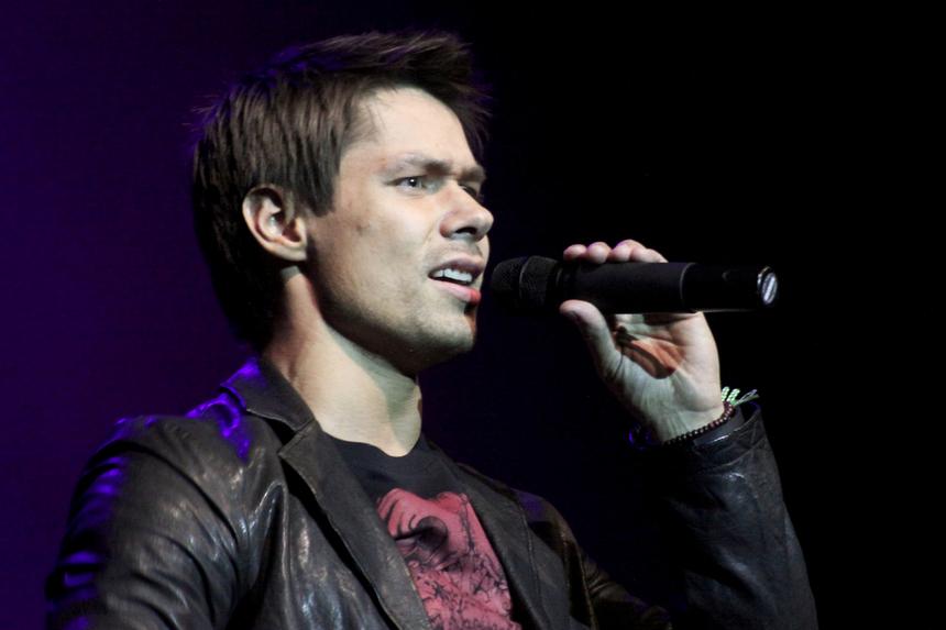 «Вы заражаете других»: Стас Пьеха осудил артистов, выходящих на работу больными